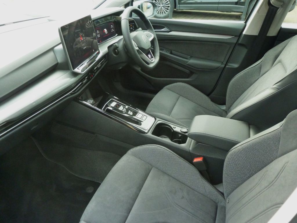 Used Volkswagen Golf 2025 for sale - 75945035: Photo 2