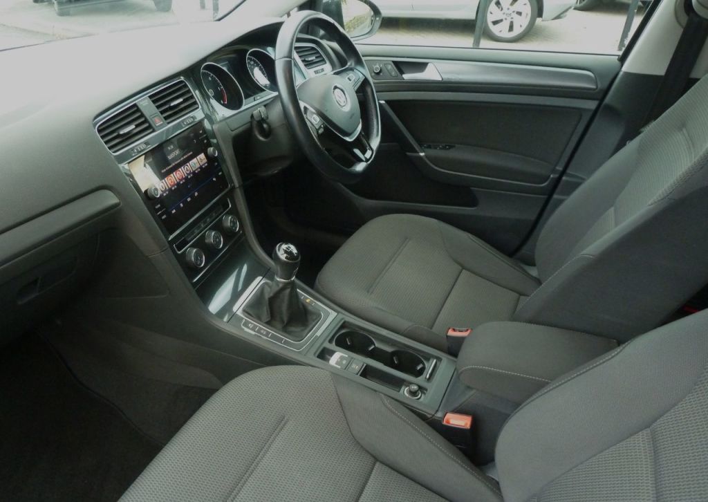 Used Volkswagen Golf 2018 for sale - 76355956: Photo 2