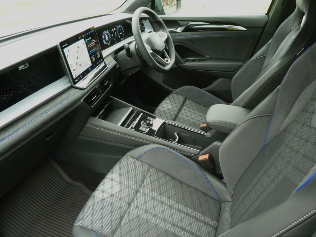 Used Volkswagen Touran 2025 for sale - 76184869: Photo 2