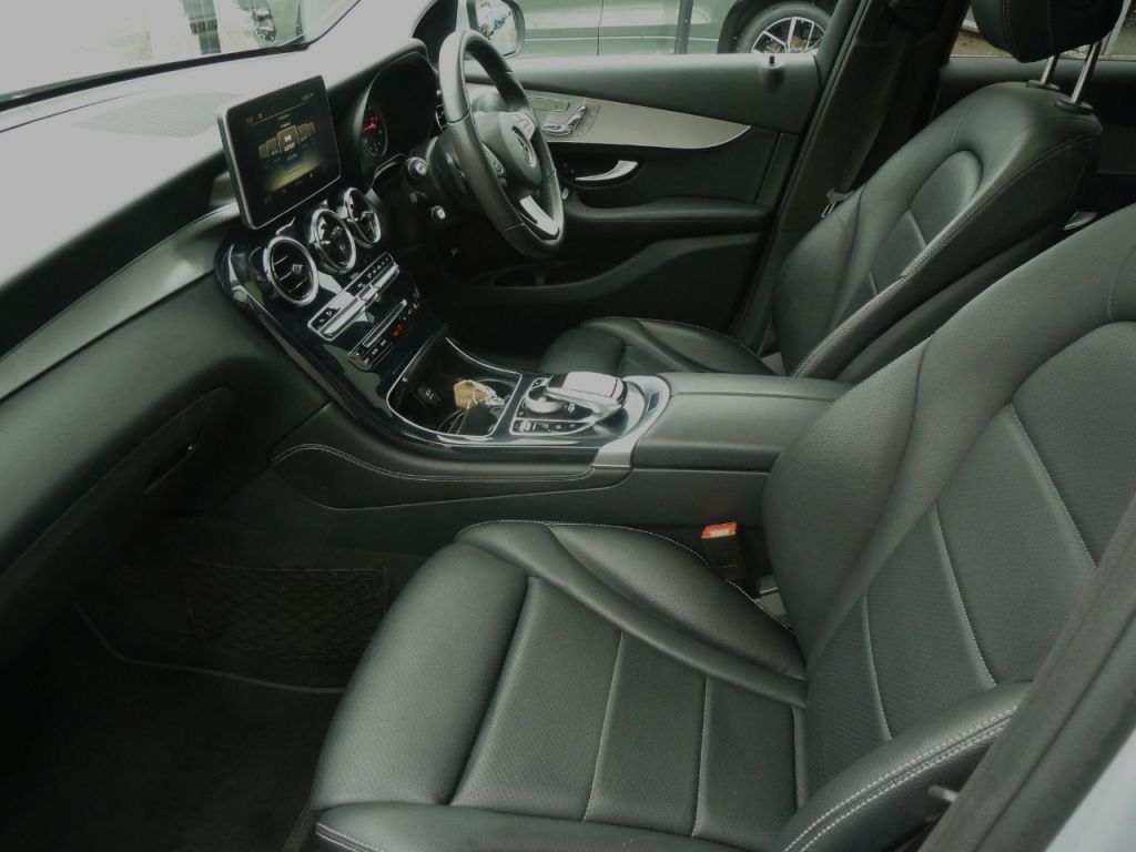 Used Mercedes-Benz GLC 2017 for sale - 75997822: Photo 2