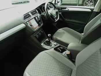 Used Volkswagen Tiguan 2017 for sale - 75945030: Photo