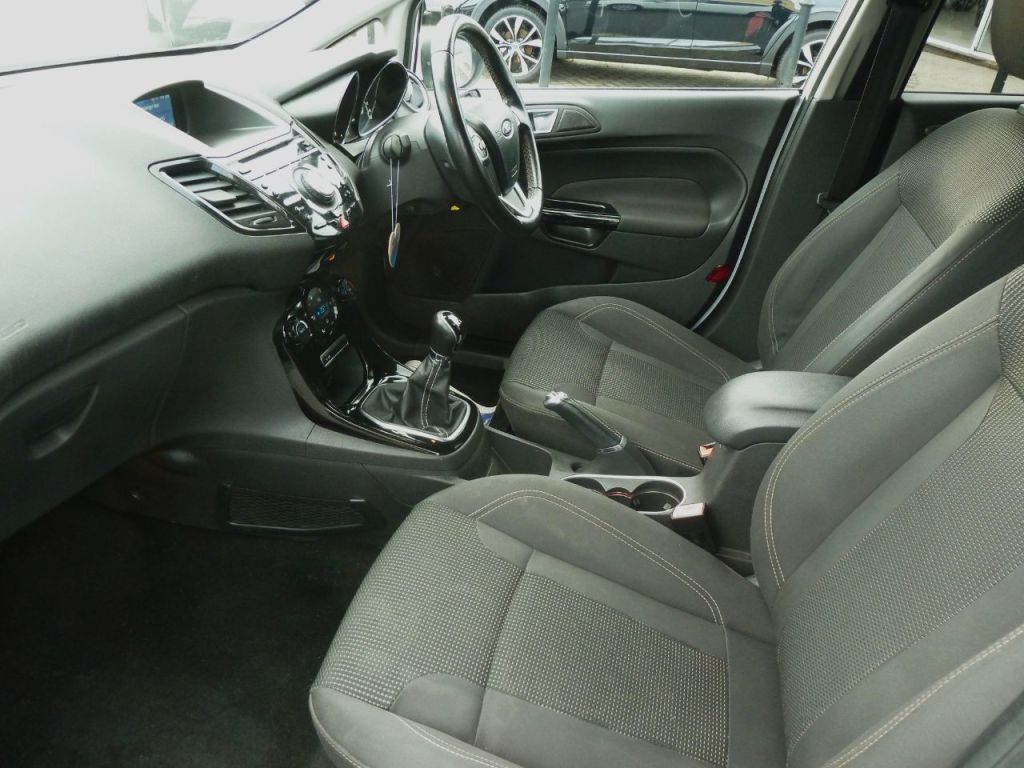 Used Ford Fiesta 2015 for sale - 76641963: Photo 2