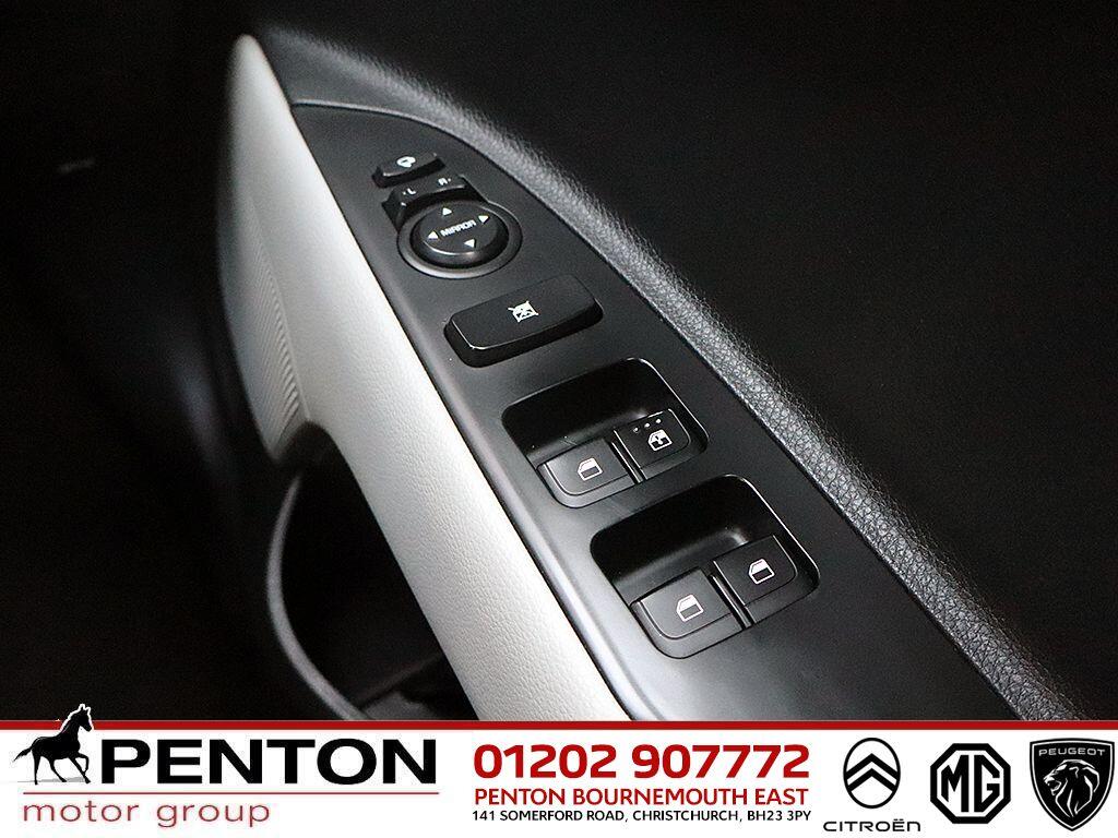 Used Kia Stonic 2022 for sale - 76953451: Photo 15