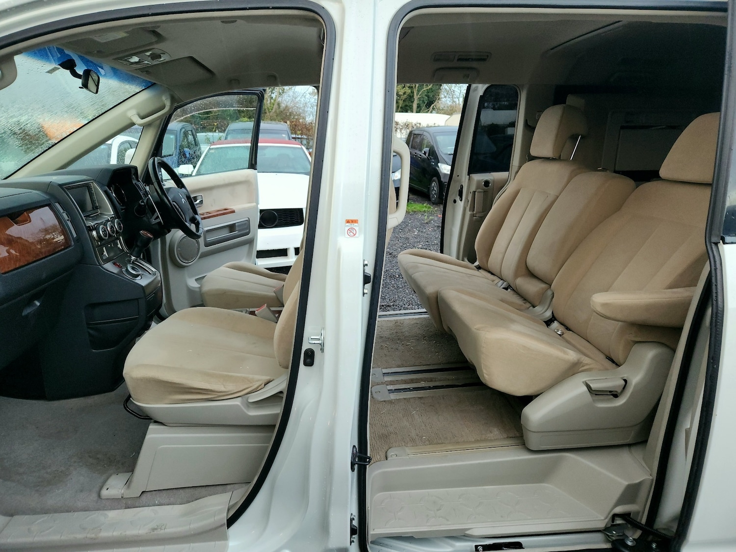 Used Mitsubishi Delica 2010 for sale - 76035817: Photo 10