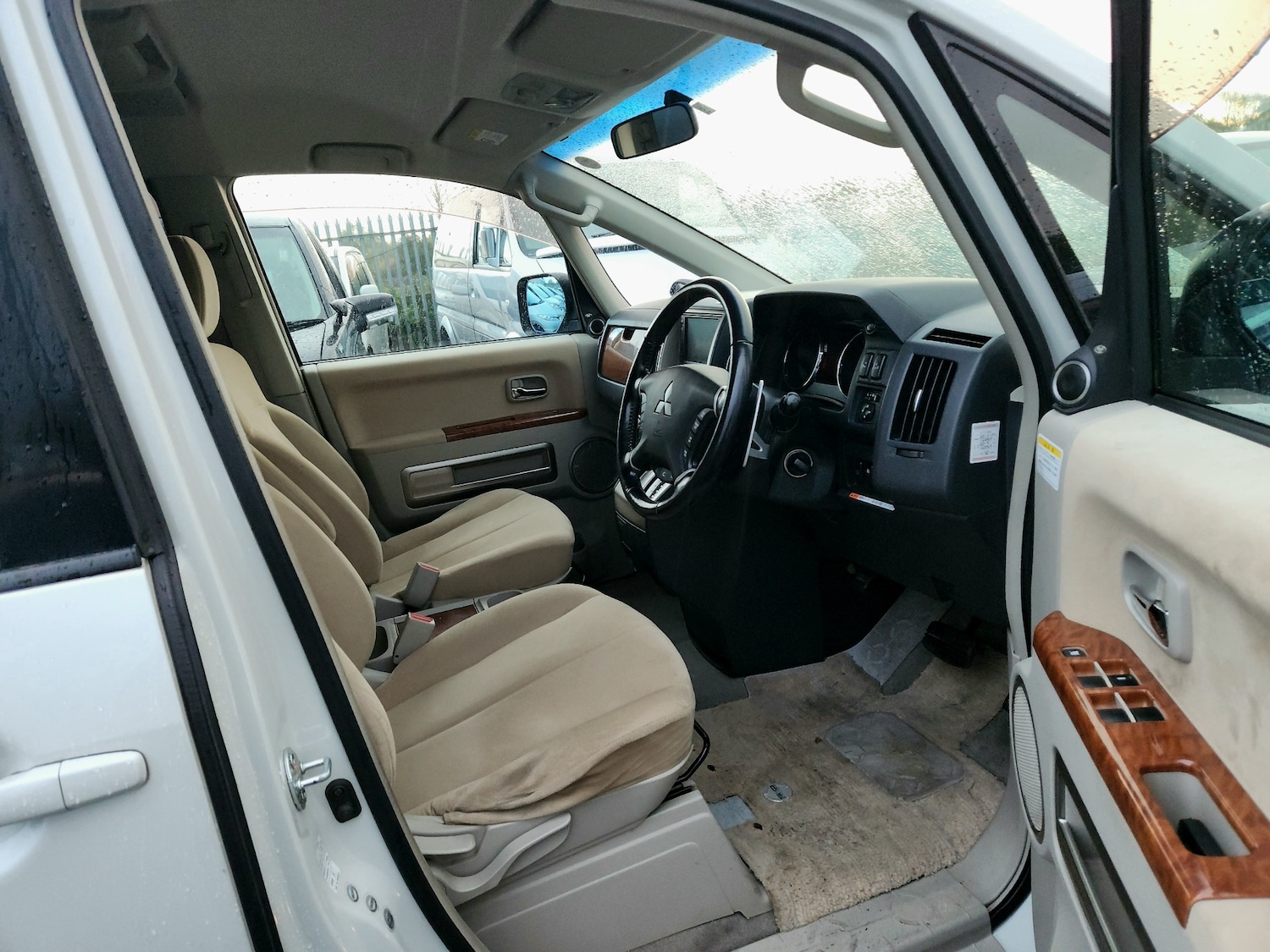 Used Mitsubishi Delica 2010 for sale - 76035817: Photo 12