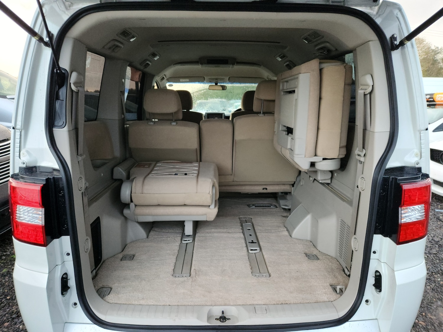 Used Mitsubishi Delica 2010 for sale - 76035817: Photo 14