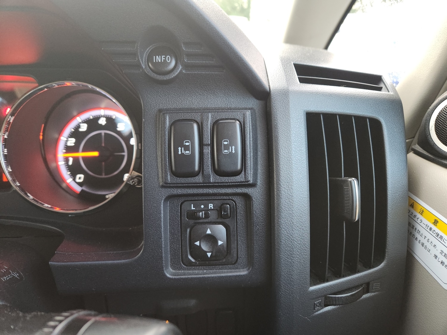 Used Mitsubishi Delica 2010 for sale - 76035817: Photo 17