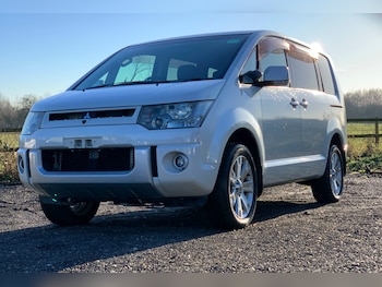 Used Mitsubishi Delica 2010 for sale - 76035817: Photo 4