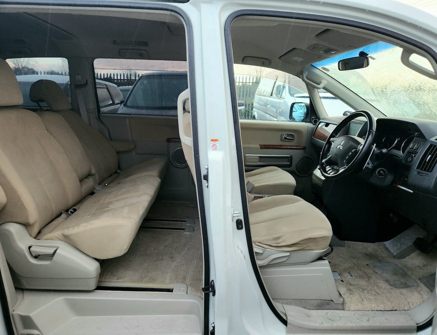 Used Mitsubishi Delica 2010 for sale - 76035817: Photo 9