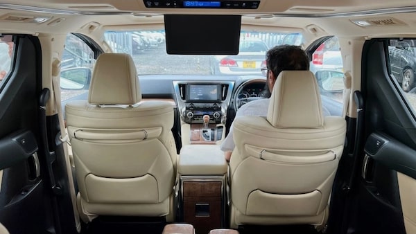 Used Toyota Alphard for sale - 76037250: Photo 10