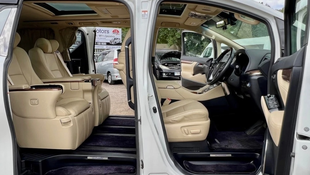 Used Toyota Alphard for sale - 76037250: Photo 11