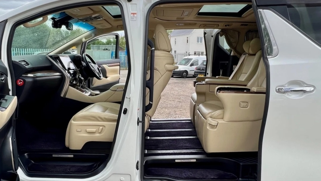 Used Toyota Alphard for sale - 76037250: Photo 12