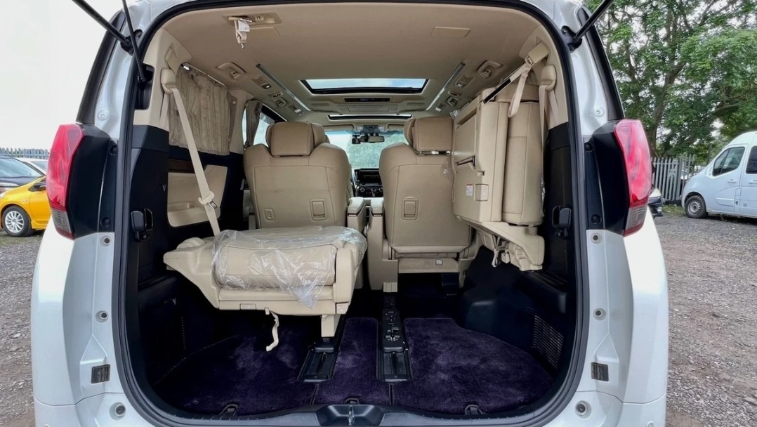 Used Toyota Alphard for sale - 76037250: Photo 15