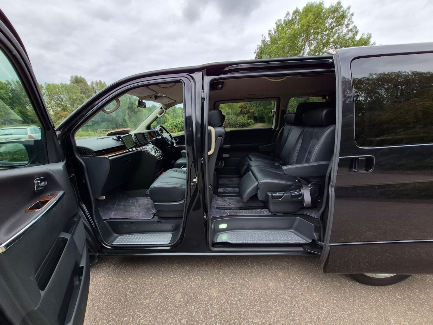 Used Nissan Elgrand 2009 for sale - 76078916: Photo 8