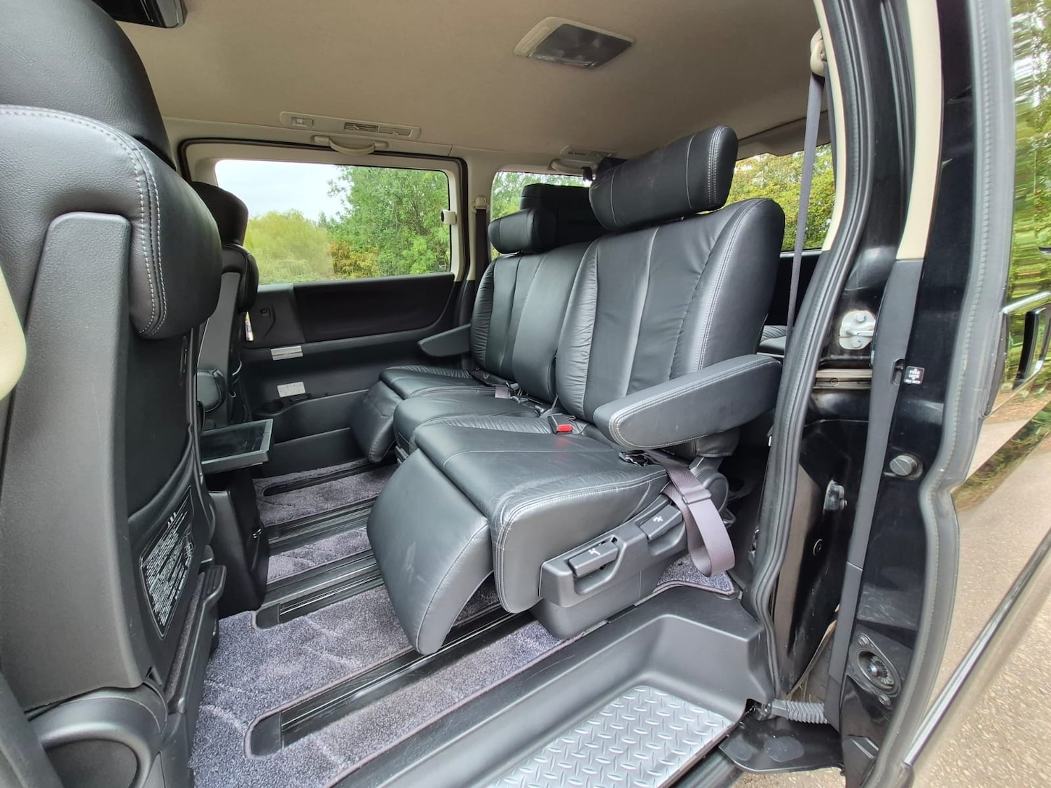 Used Nissan Elgrand 2009 for sale - 76078916: Photo 9