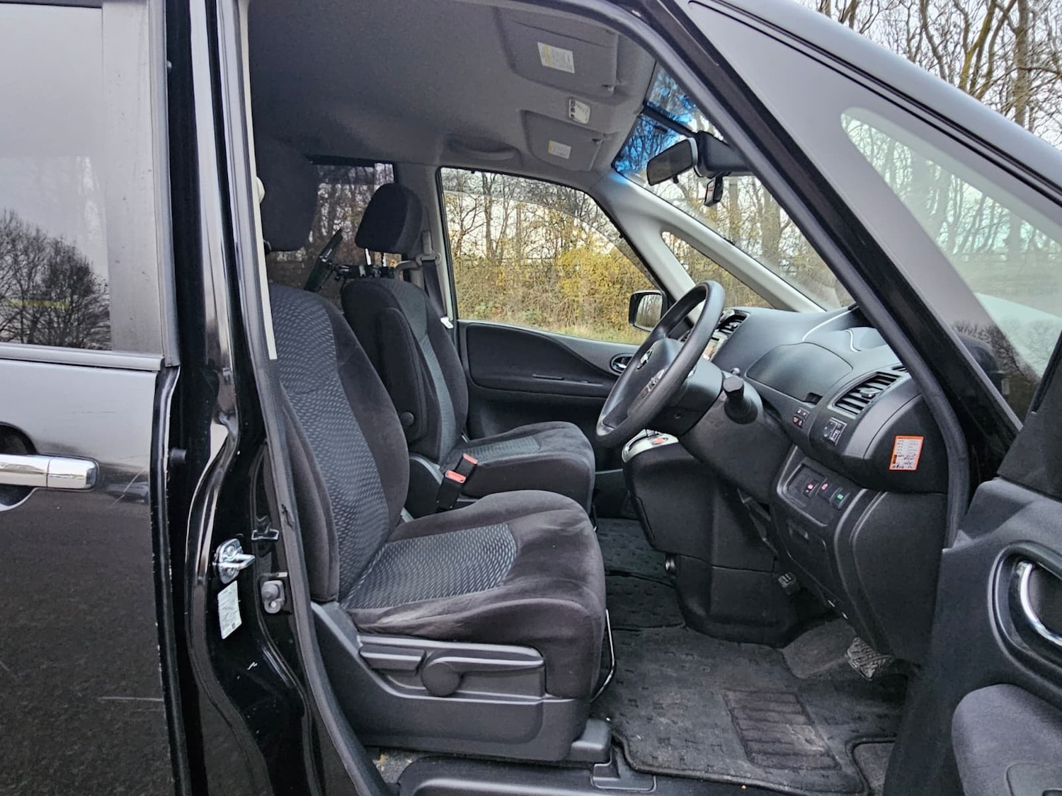 Used Nissan Serena for sale - 76836926: Photo 10