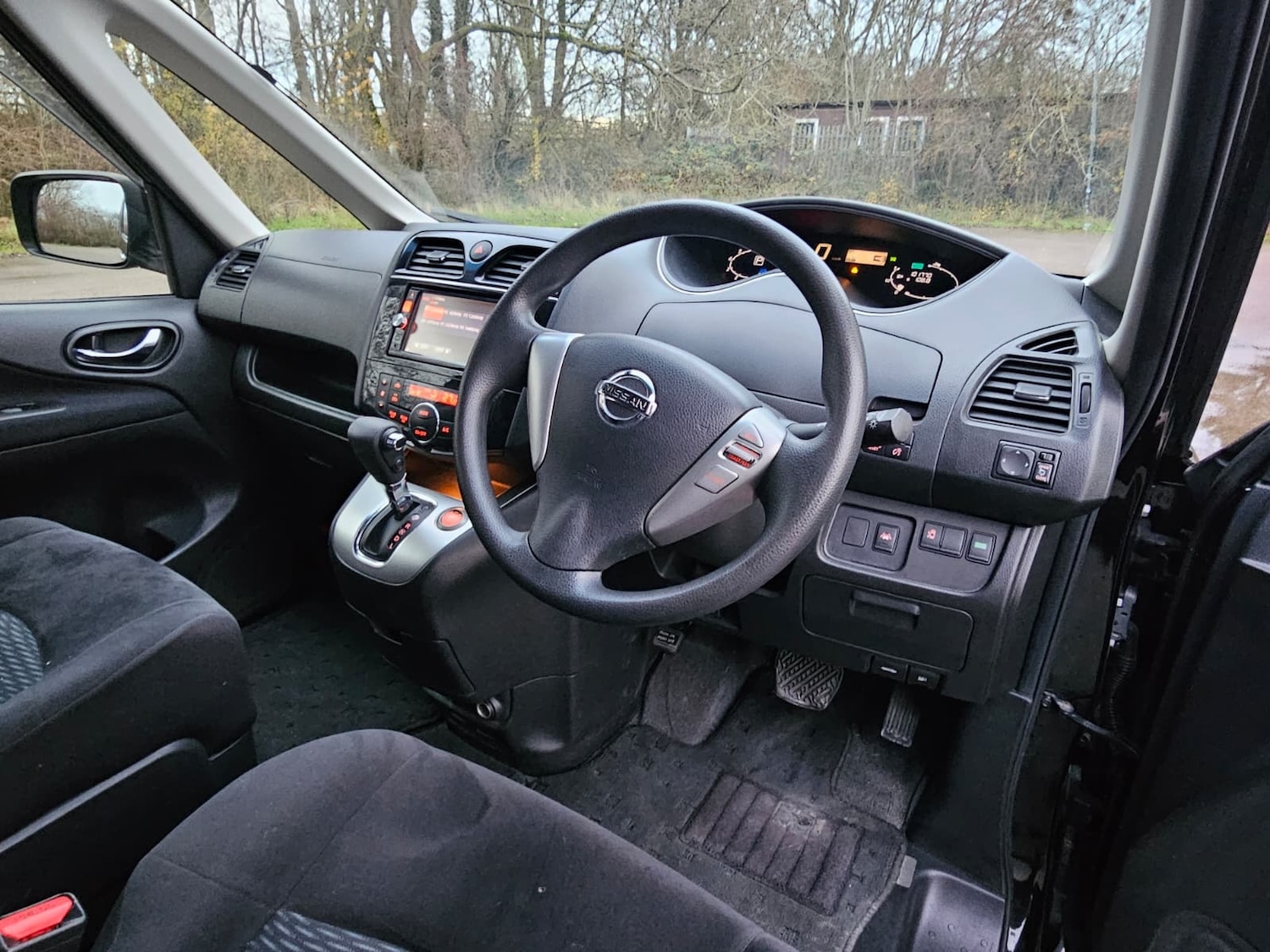 Used Nissan Serena for sale - 76836926: Photo 12