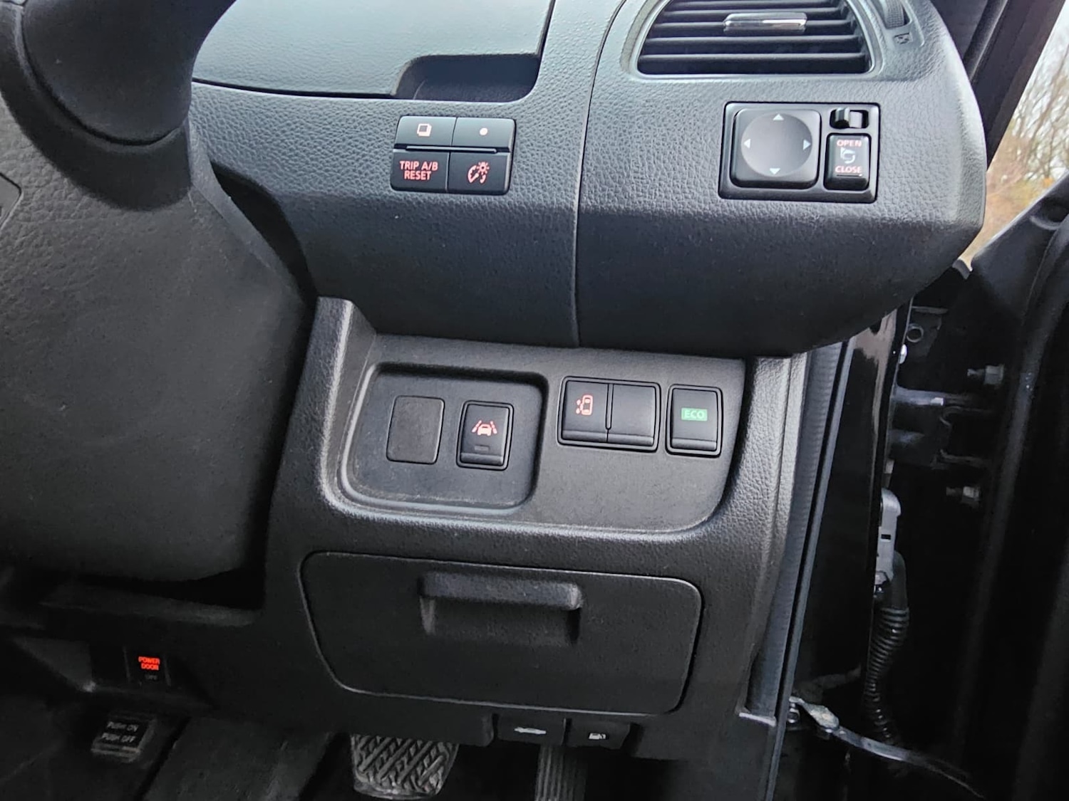 Used Nissan Serena for sale - 76836926: Photo 13