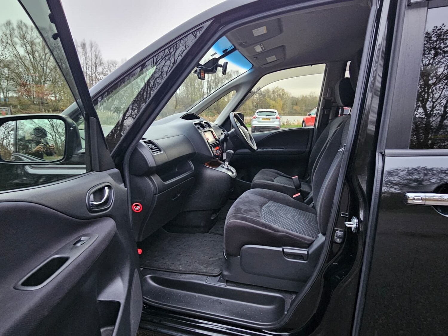 Used Nissan Serena for sale - 76836926: Photo 15