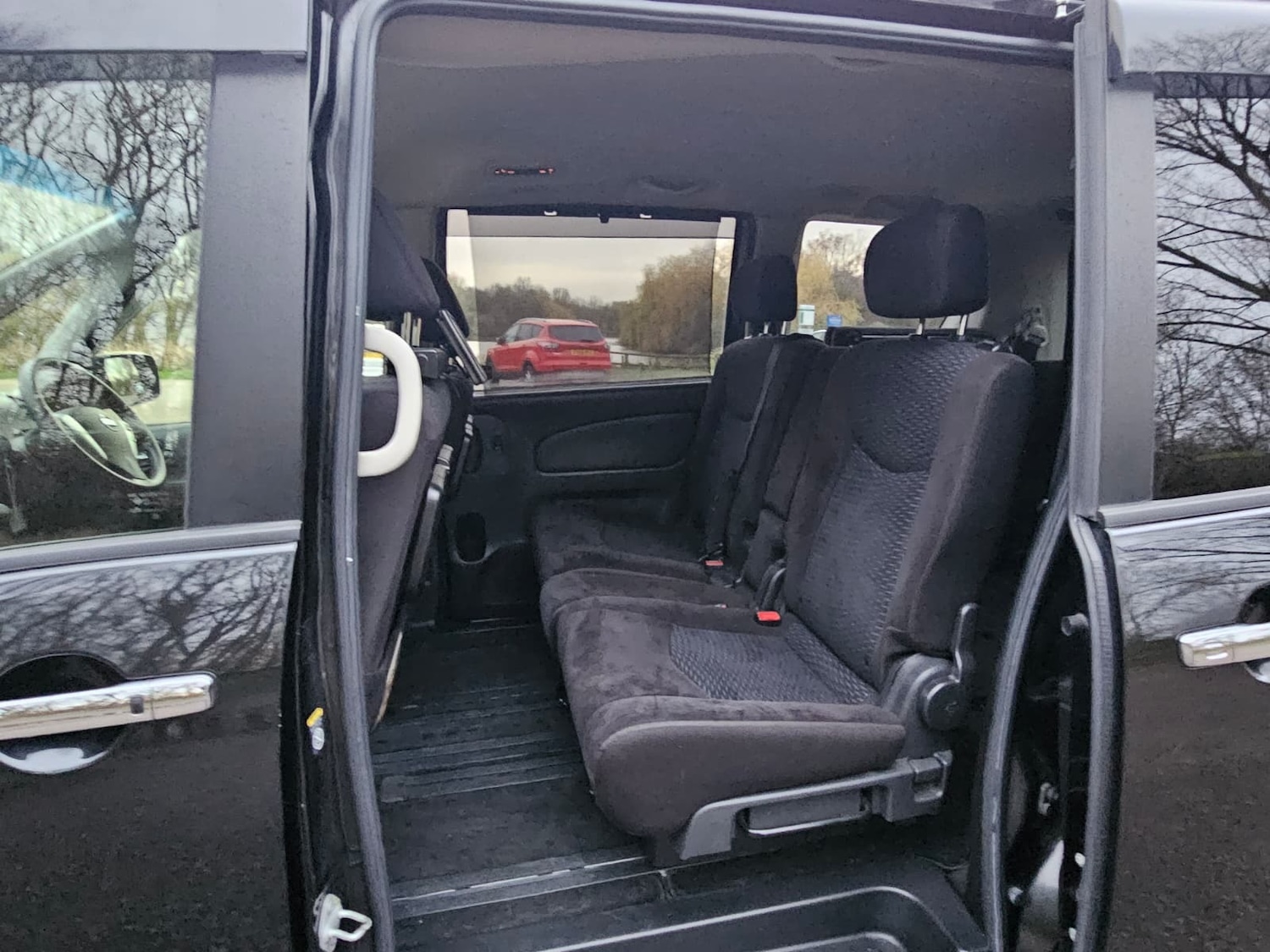 Used Nissan Serena for sale - 76836926: Photo 18