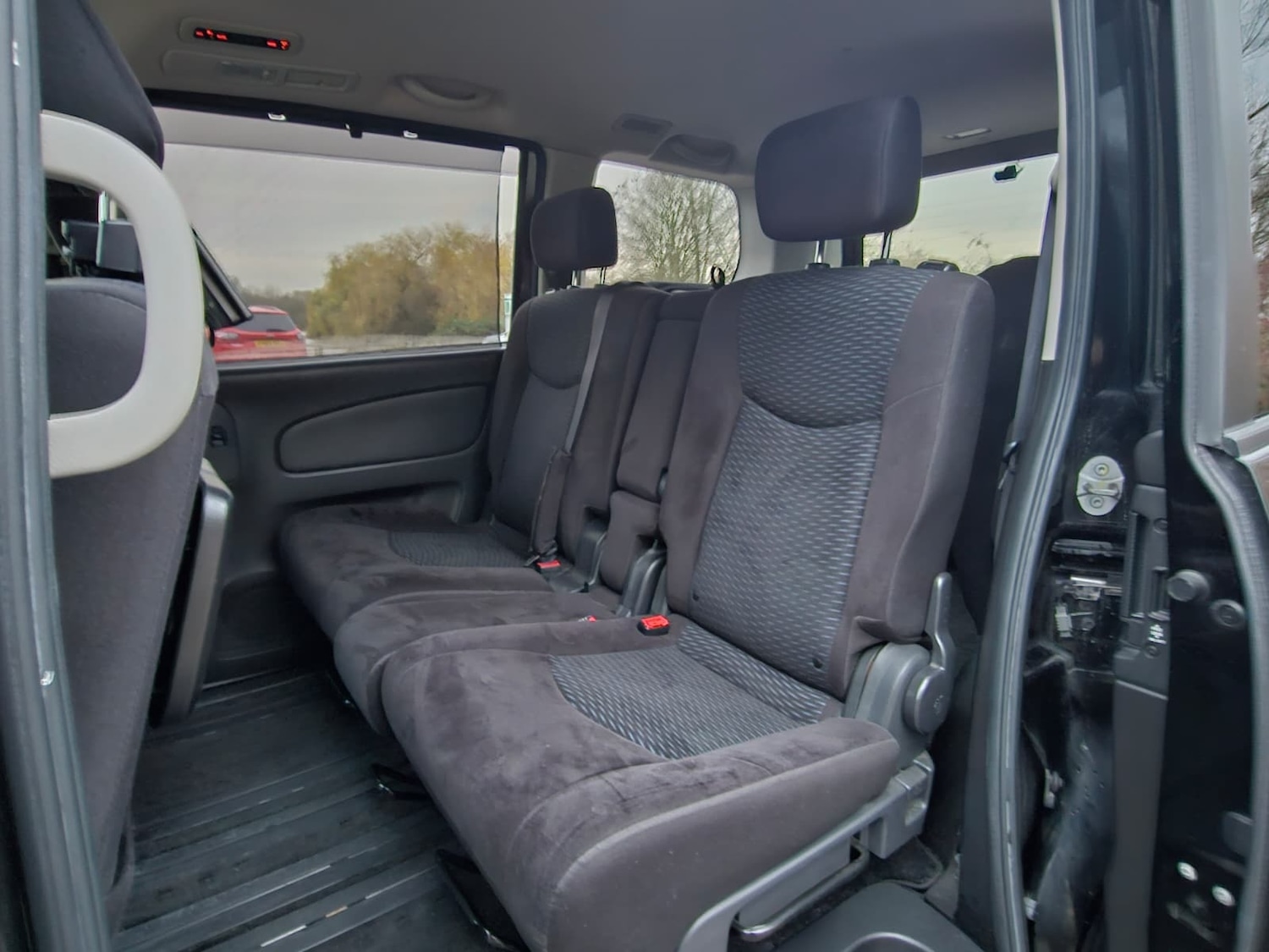 Used Nissan Serena for sale - 76836926: Photo 19