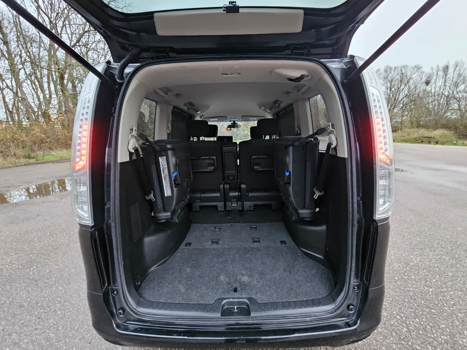 Used Nissan Serena for sale - 76836926: Photo 21