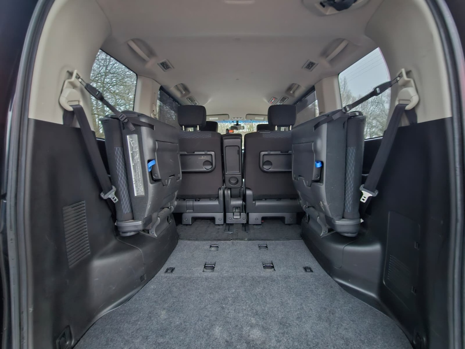 Used Nissan Serena for sale - 76836926: Photo 22