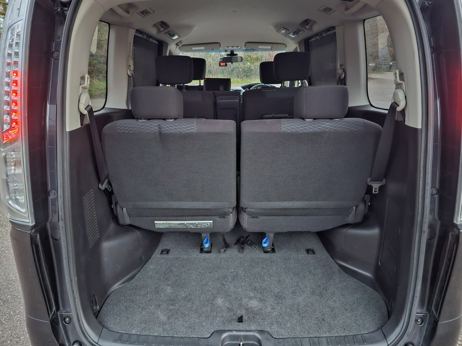 Used Nissan Serena for sale - 76836926: Photo 23