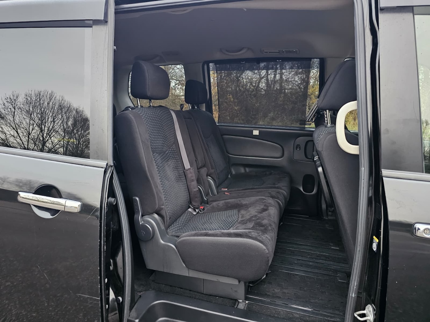 Used Nissan Serena for sale - 76836926: Photo 26