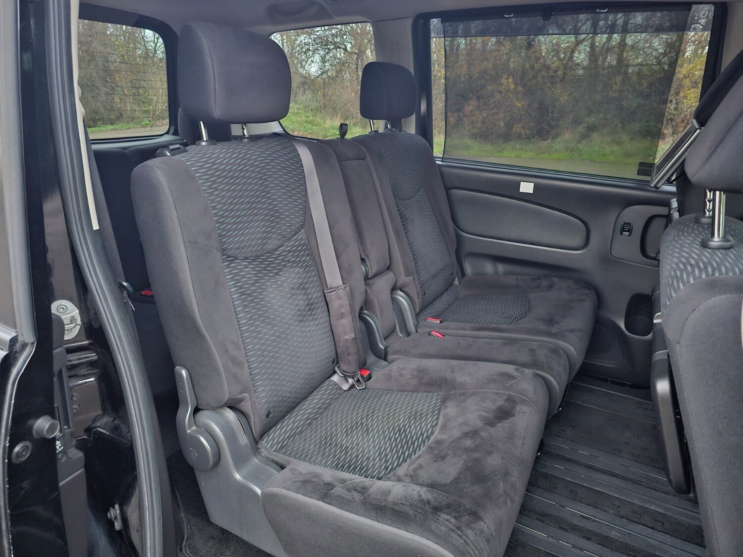 Used Nissan Serena for sale - 76836926: Photo 27