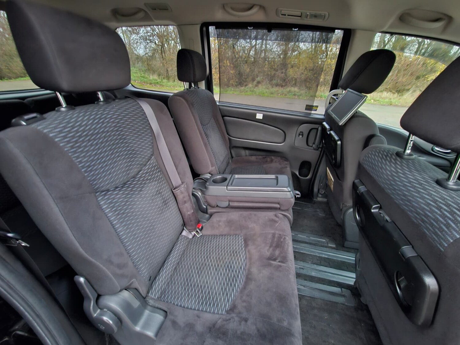 Used Nissan Serena for sale - 76836926: Photo 31