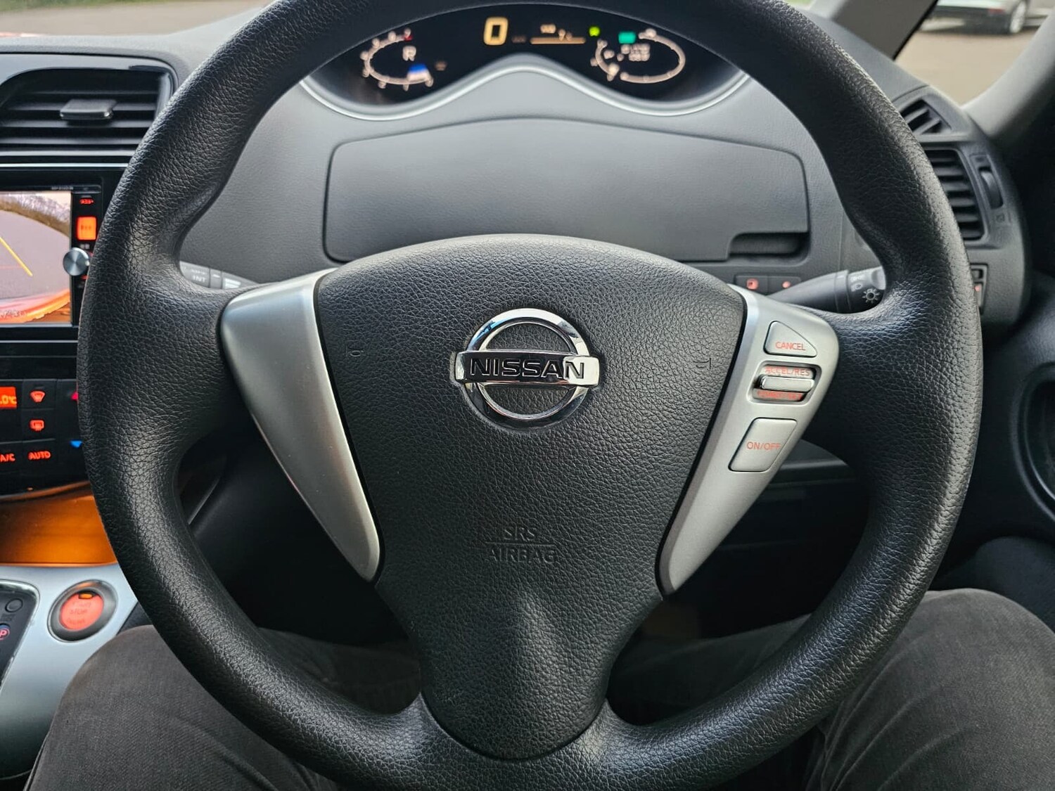 Used Nissan Serena for sale - 76836926: Photo 35