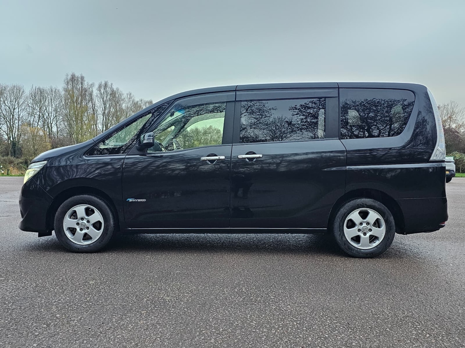 Used Nissan Serena for sale - 76836926: Photo 4