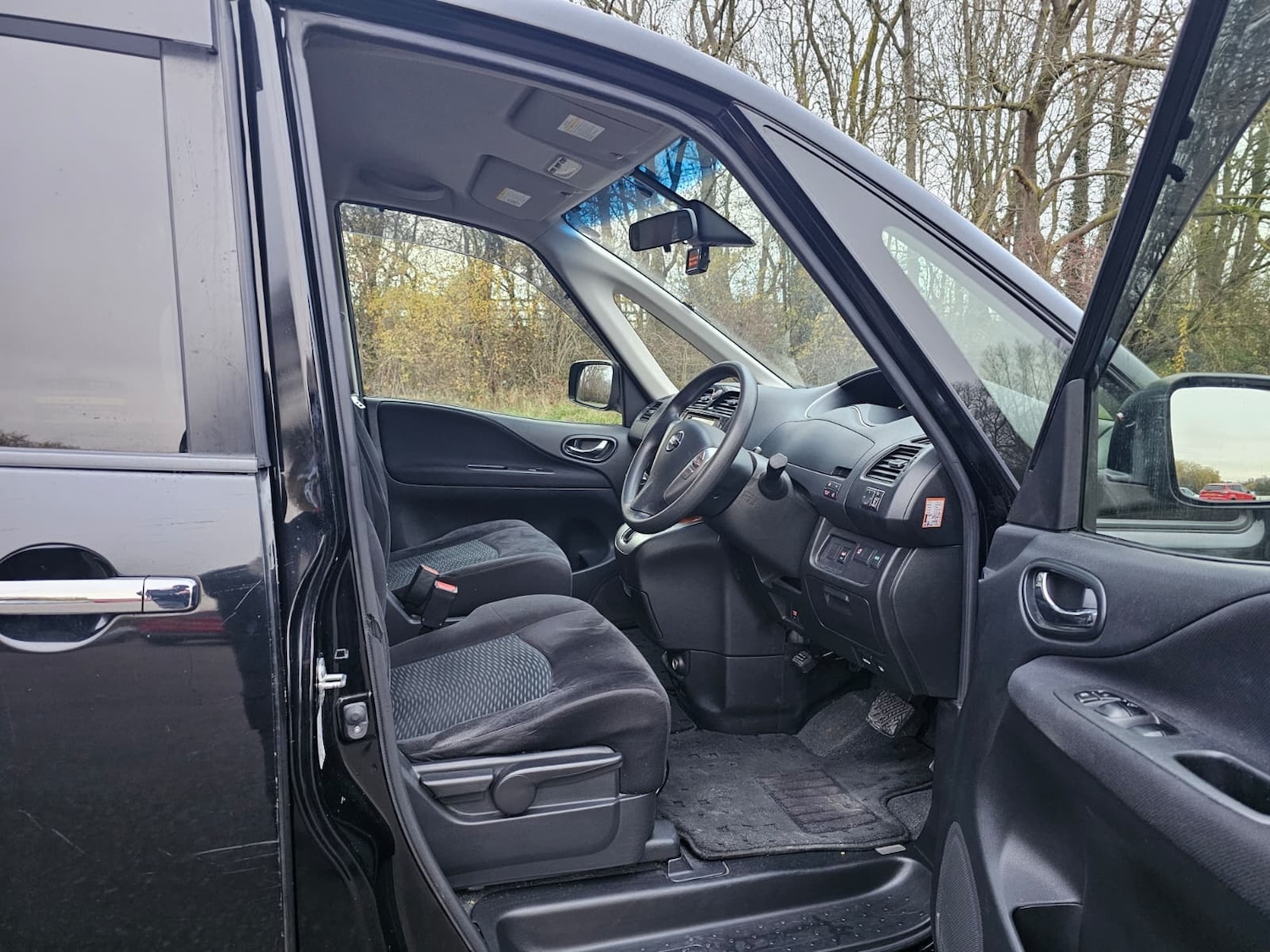 Used Nissan Serena for sale - 76836926: Photo 9