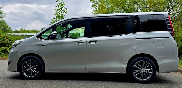 Used Toyota Voxy 2019 for sale - 75680587: Photo 3