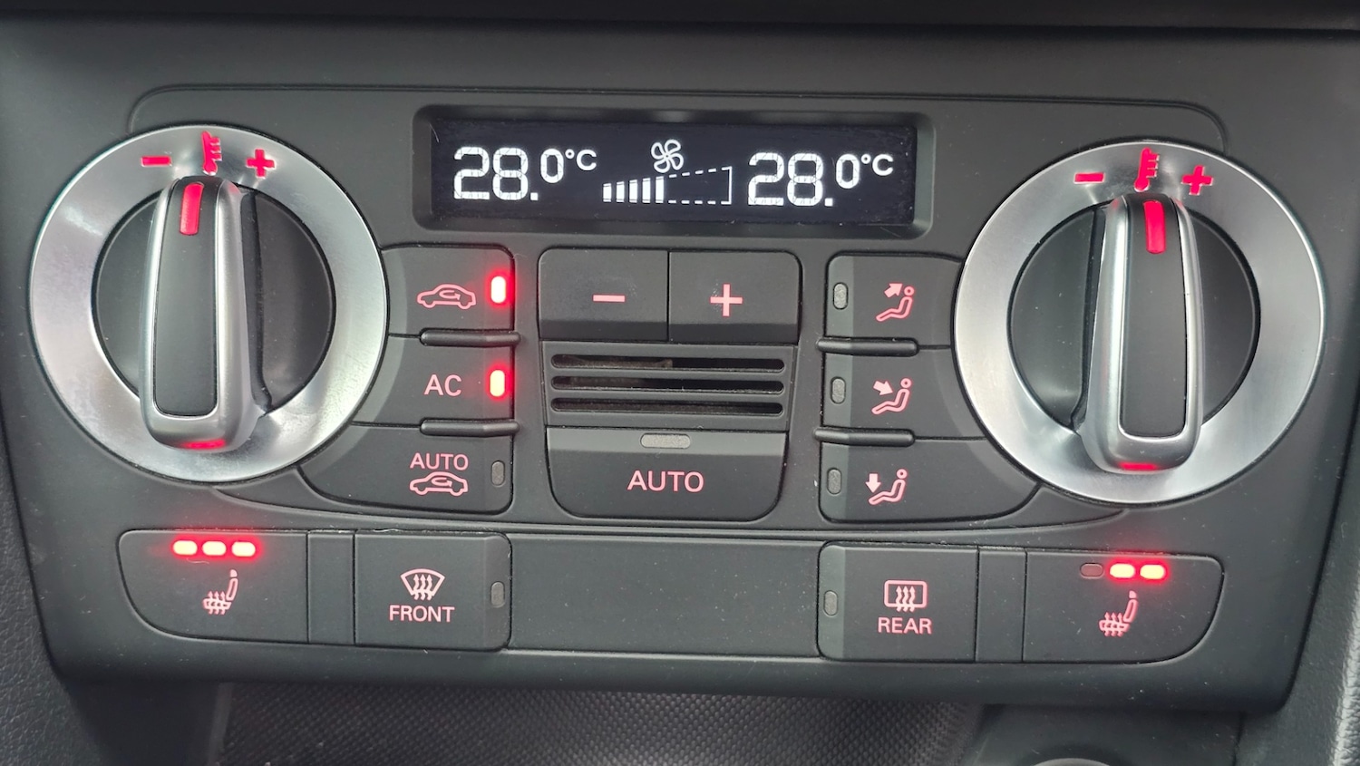 Used Audi Q3 2012 for sale - 76293340: Photo 44