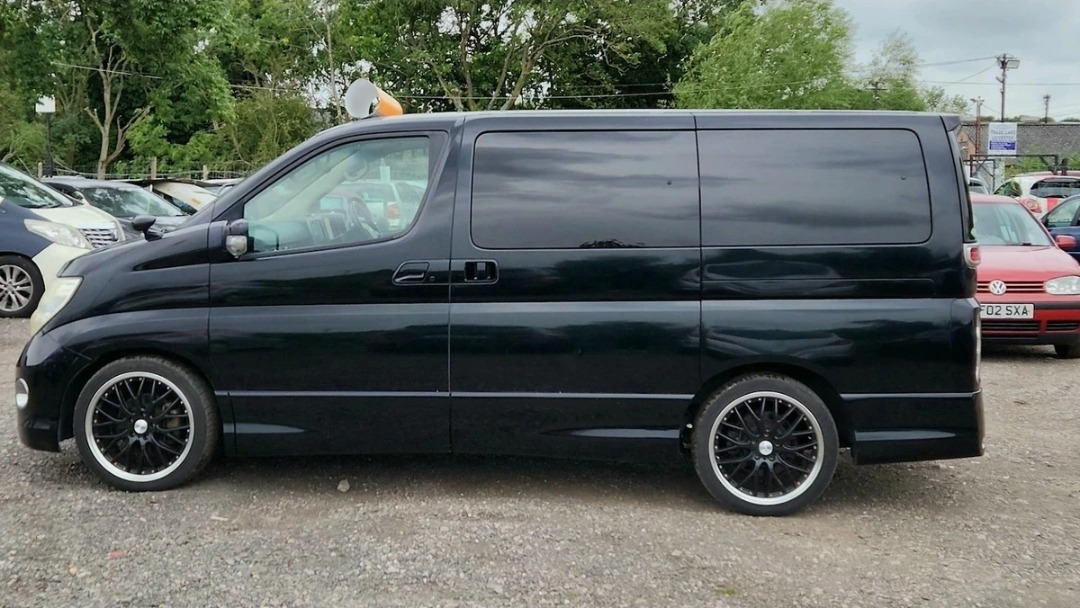 Used Nissan Elgrand for sale - 76035648: Photo 4