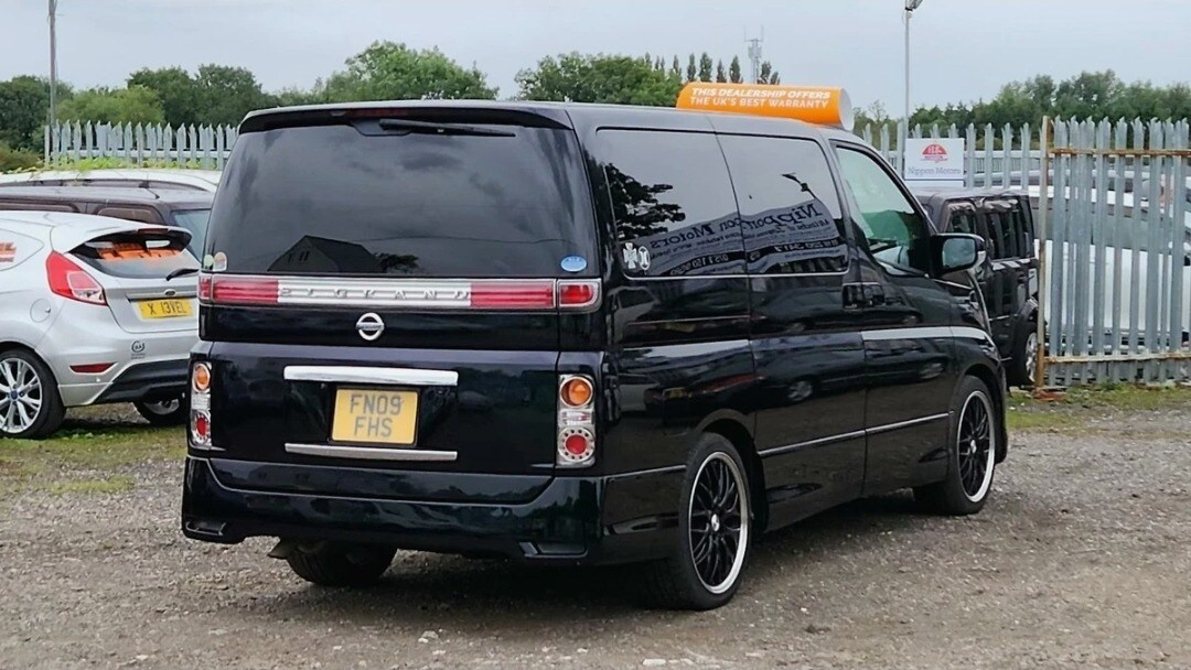Used Nissan Elgrand for sale - 76035648: Photo 6