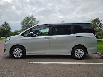 Used Toyota Noah 2020 for sale - 79789300: Photo