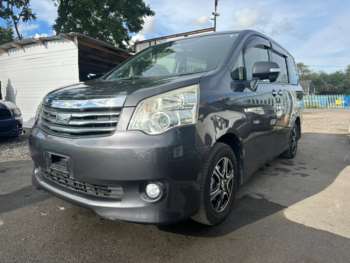 Used Toyota Voxy 2012 for sale - 68395503: Photo