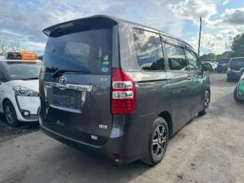 Used Toyota Voxy 2012 for sale - 68395503: Photo