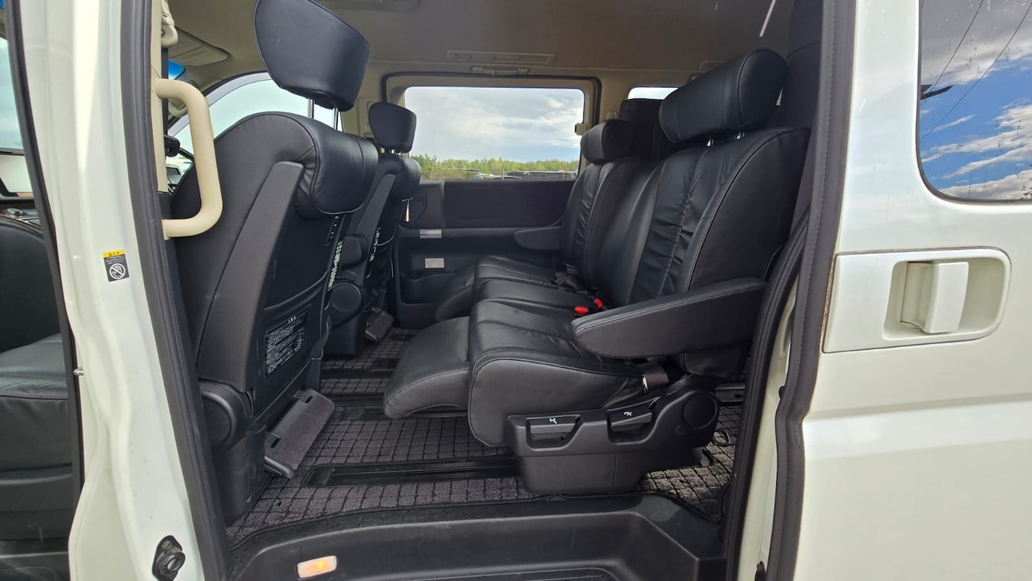 Used Nissan Elgrand 2008 for sale - 76091123: Photo 15