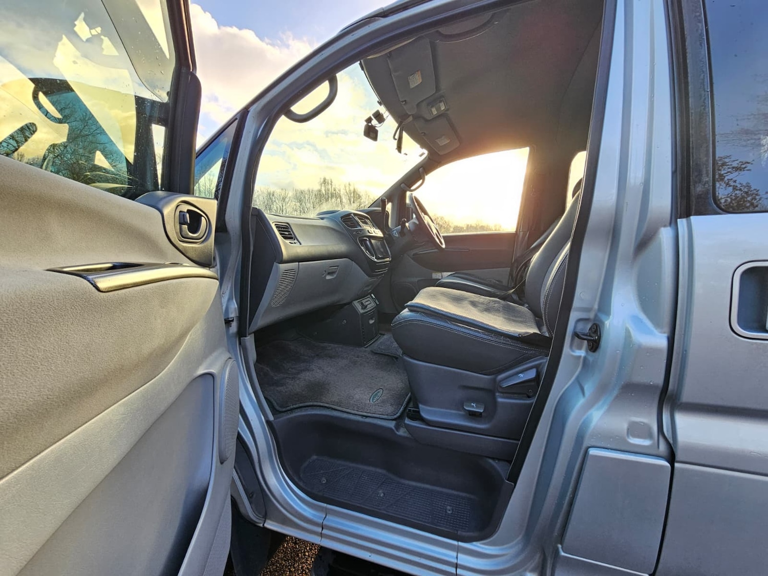 Used Mitsubishi Delica for sale - 76893079: Photo 11