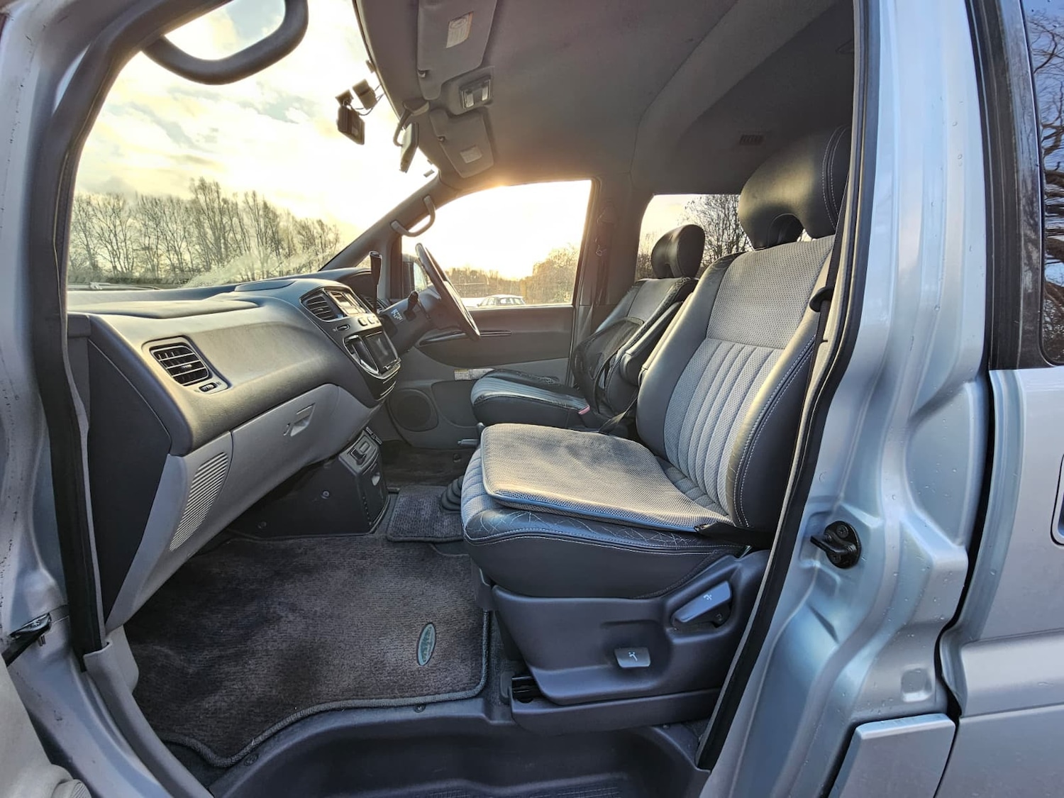 Used Mitsubishi Delica for sale - 76893079: Photo 12