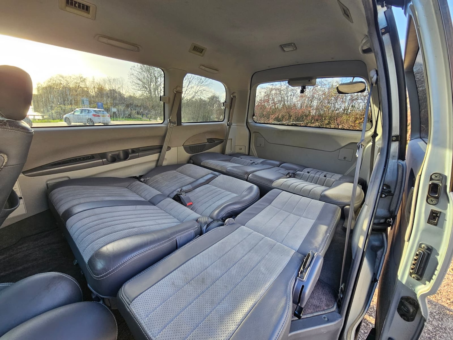 Used Mitsubishi Delica for sale - 76893079: Photo 14