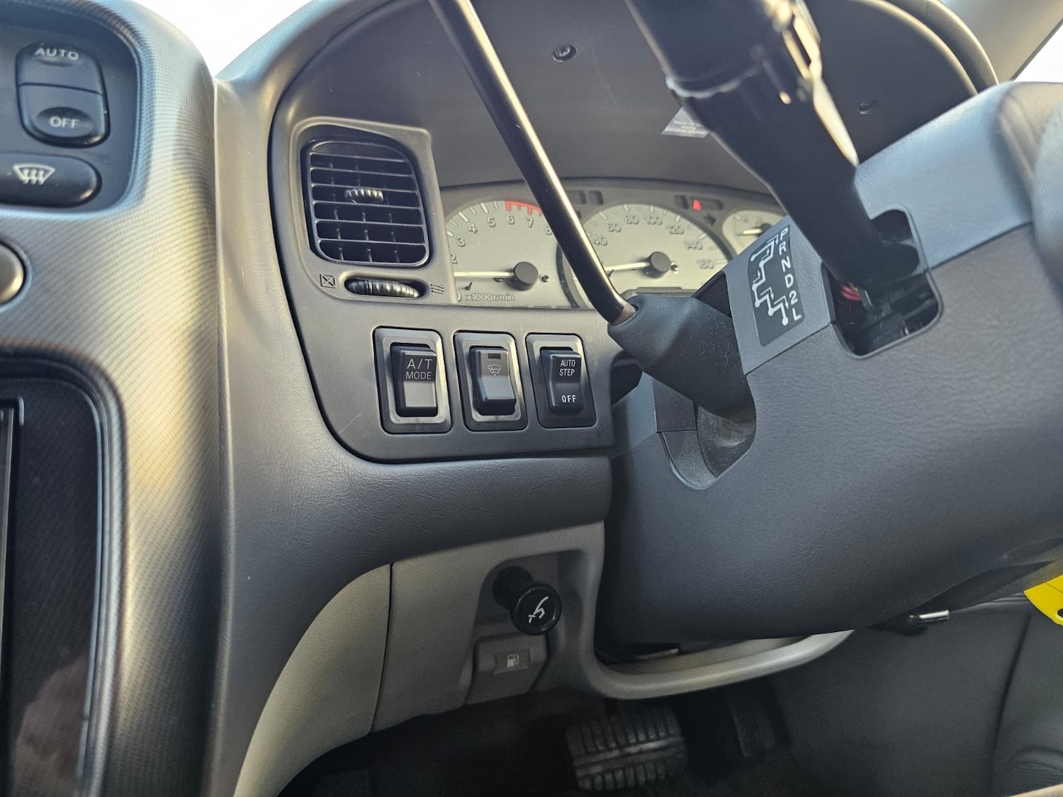 Used Mitsubishi Delica for sale - 76893079: Photo 28