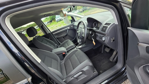 Used Volkswagen Touran for sale - 75369636: Photo 10