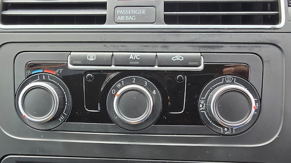 Used Volkswagen Touran for sale - 75369636: Photo 24