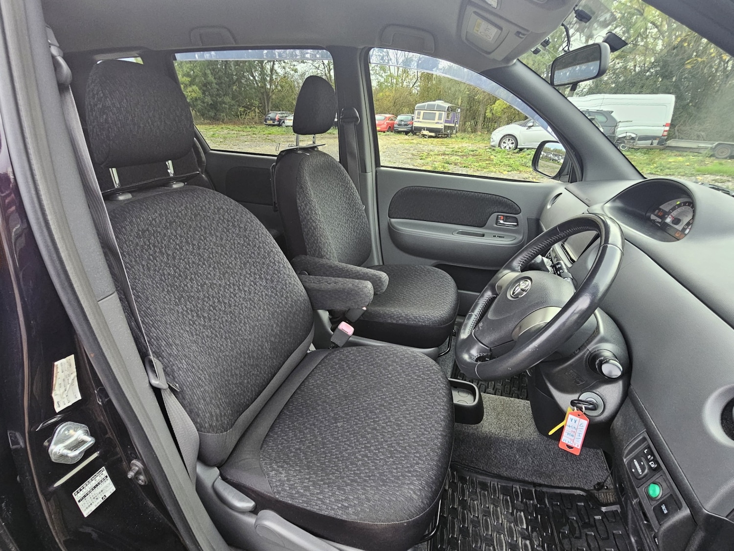 Used Toyota Sienta 2014 for sale - 75333301: Photo 6