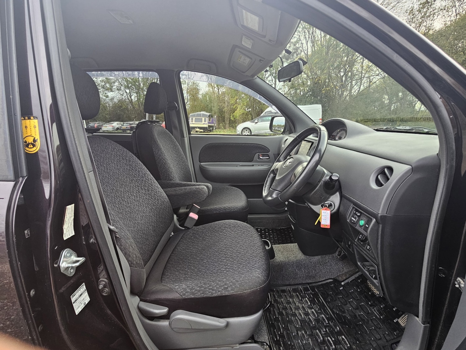 Used Toyota Sienta 2014 for sale - 75333301: Photo 7